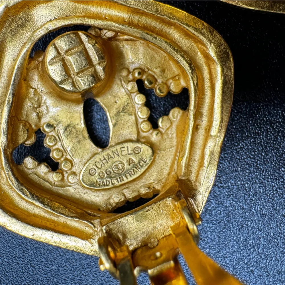 LOT 1413 24K gold plated CHANEL vintage clip on earrings